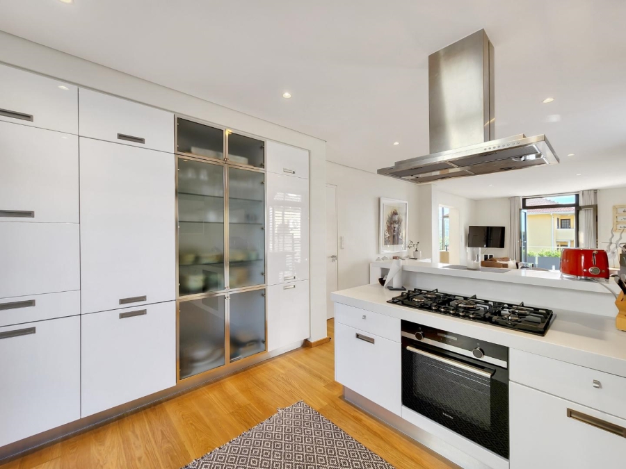 To Let 4 Bedroom Property for Rent in Tamboerskloof Western Cape
